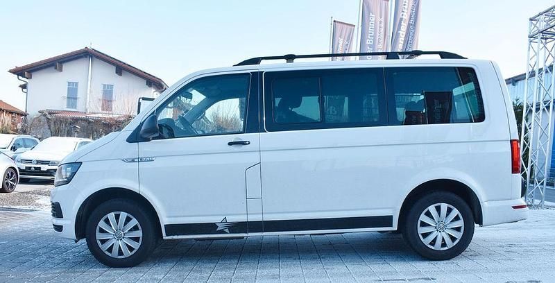 Weiß Gebraucht 2017 VW Multivan Edition Van | 26.900 € (Fairer Preis) - Bild 1/4
