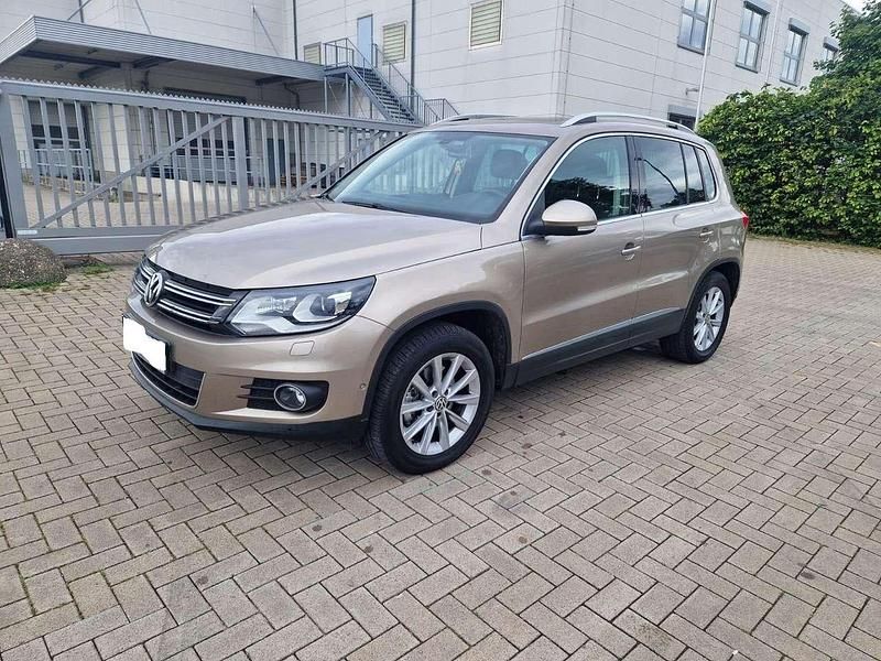 Titanium beige metallic Gebraucht 2012 VW Tiguan Sportline SUV | 11.490 € (Guter Preis) - Bild 1/4