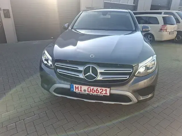 Gebraucht Mercedes GLC250 211 PS (155 kW) 2017 Selenitgrau SUV