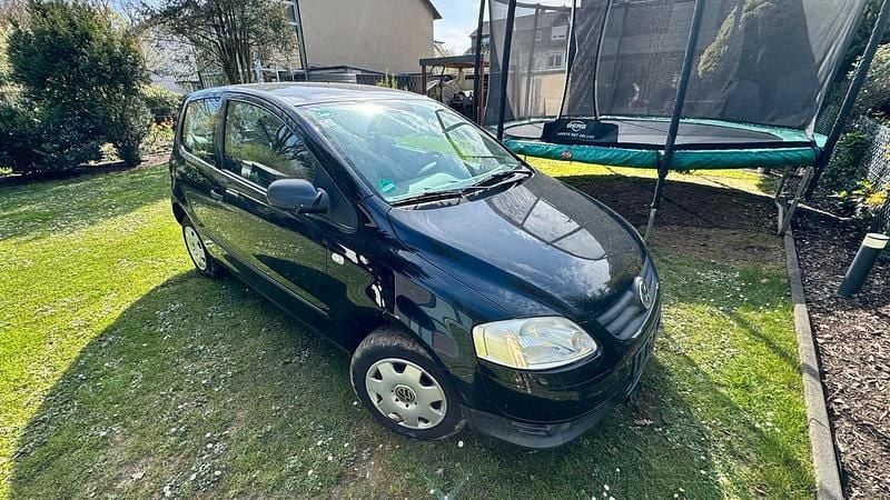 Gebraucht VW Fox 54 PS (39 kW) 2007 Schwarz Kleinwagen
