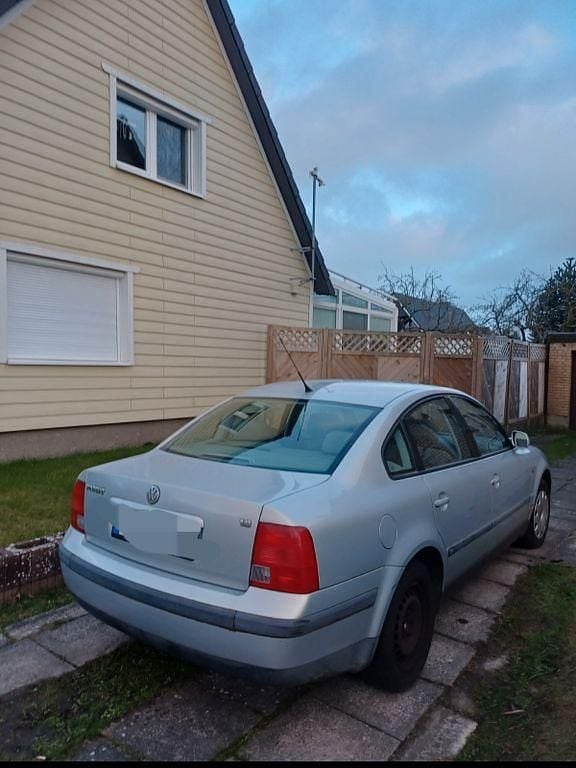 Gebraucht VW Passat Basis 125 PS (91 kW) 1998 Silber Limousine