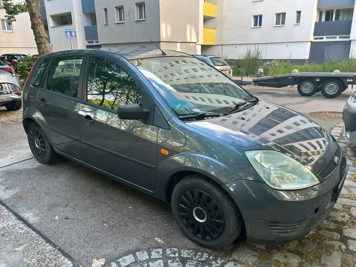 Gebraucht Ford Fiesta 75 PS (55 kW) 2004 Grau Kleinwagen