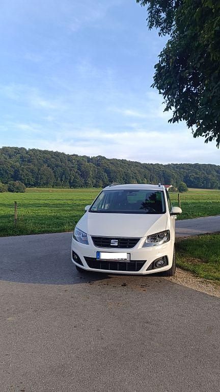 Weiß Gebraucht 2018 Seat Alhambra Van / Kleinbus | 22.990 € (Fairer Preis) - Bild 1/4