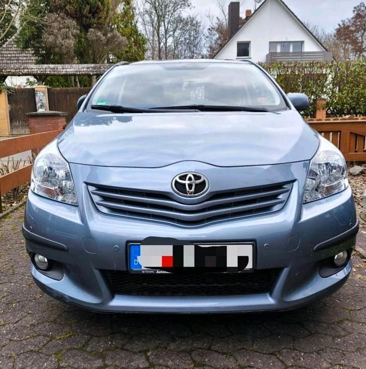 Blau Gebraucht 2011 Toyota Verso Edition Van / Kleinbus | 9.990 € (Fairer Preis) - Bild 1/4