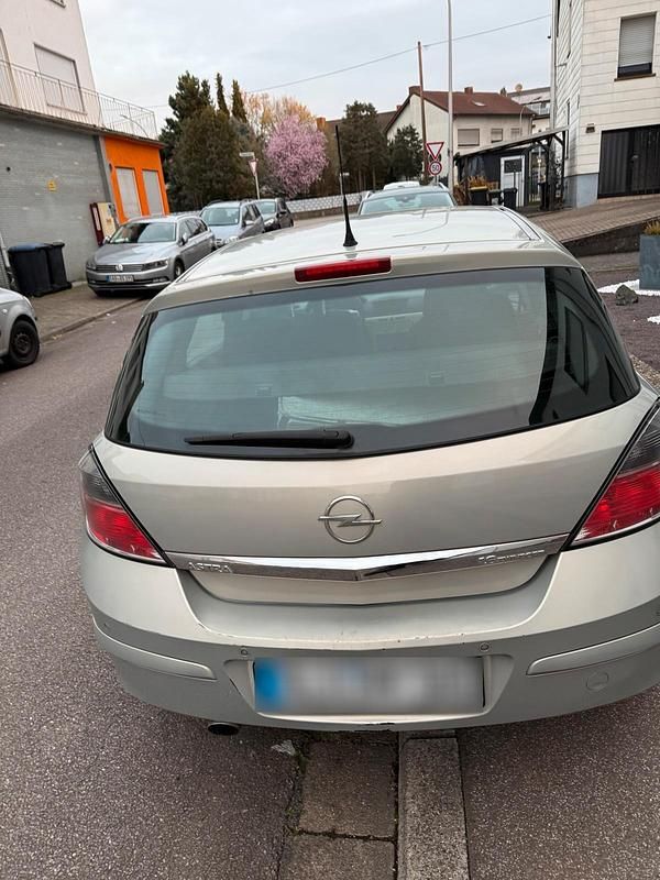 Gebraucht Opel Astra 102 PS (75 kW) 2007 Silber Kleinwagen