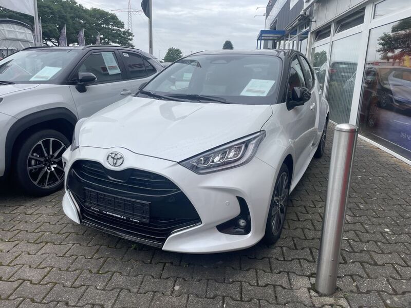Weiß Neu 2024 Toyota Yaris Hybrid Plus Limousine | 29.890 € (Fairer Preis) - Bild 1/1