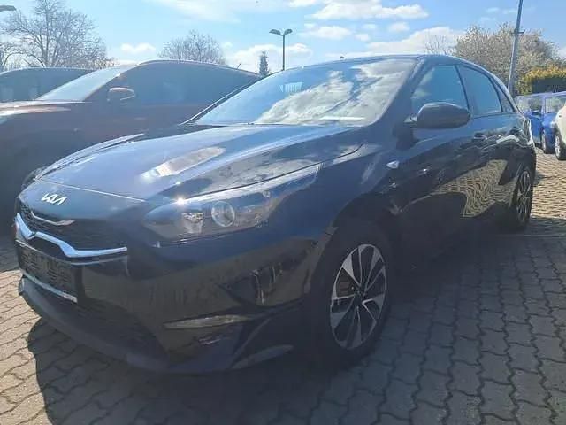 Używany Kia Ceed 140 KM (102 kW) 2025 Czarny Hatchback