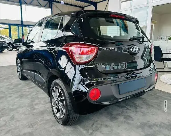 Gebraucht Hyundai i10 Style 87 PS (63 kW) 2020 Schwarz metallic Kleinwagen