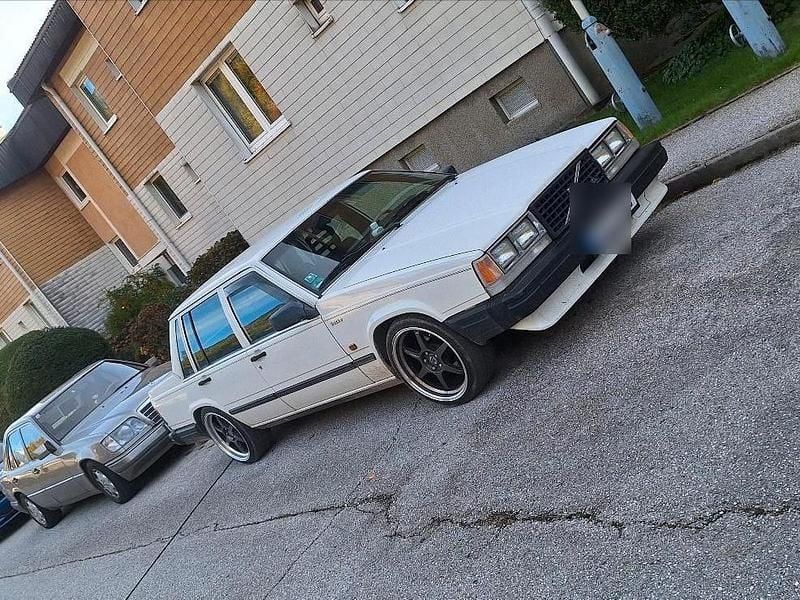 Weiß Gebraucht 1988 Volvo 740 Limousine | 6.000 € - Bild 1/4