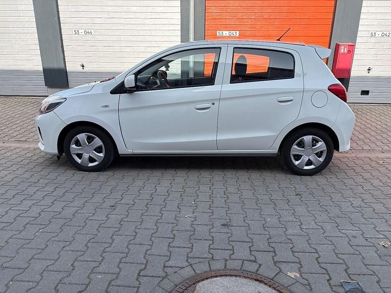 Gebraucht Mitsubishi Space Star Basis 71 PS (52 kW) 2022 Weiß Kleinwagen