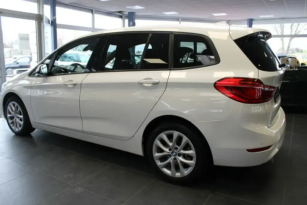 Gebraucht BMW 218 Gran Tourer Advantage 150 PS (110 kW) 2020 Weiß Van / Kleinbus