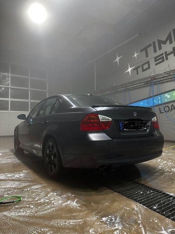 Gebraucht BMW 320 150 PS (110 kW) 2005 Grau Limousine