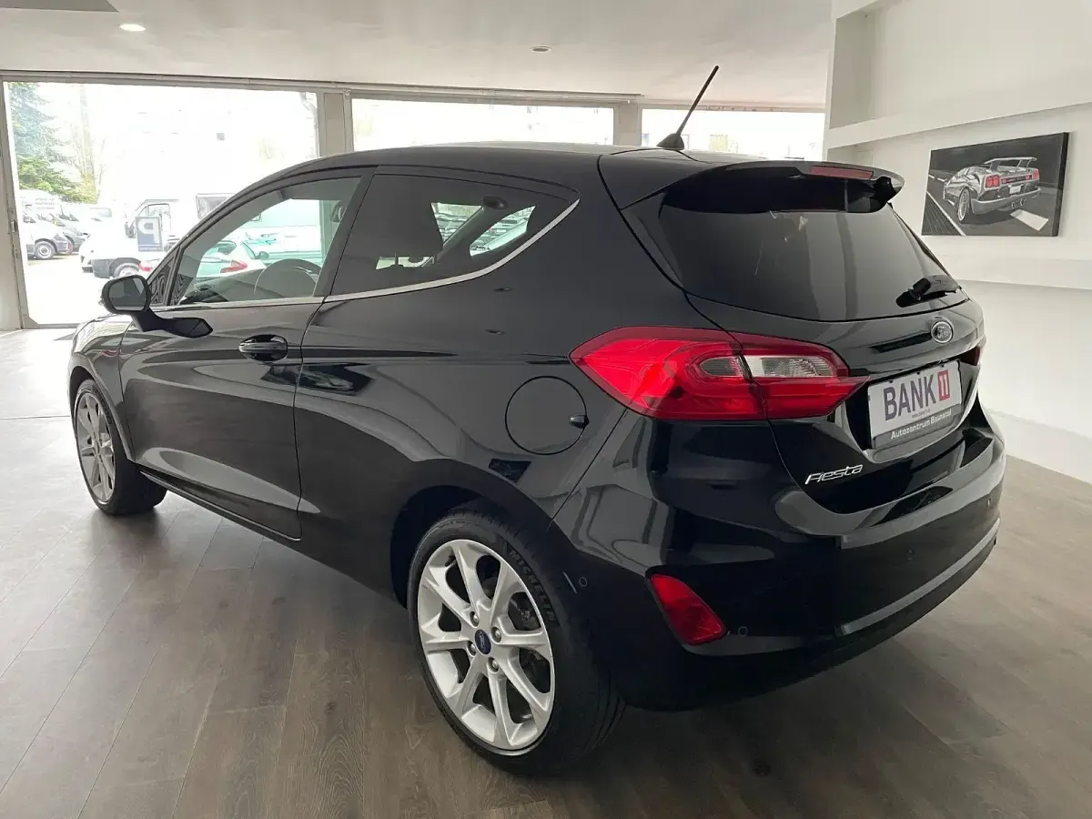 Używany Ford Fiesta Titanium 125 KM (91 kW) 2017 Czarny Hatchback