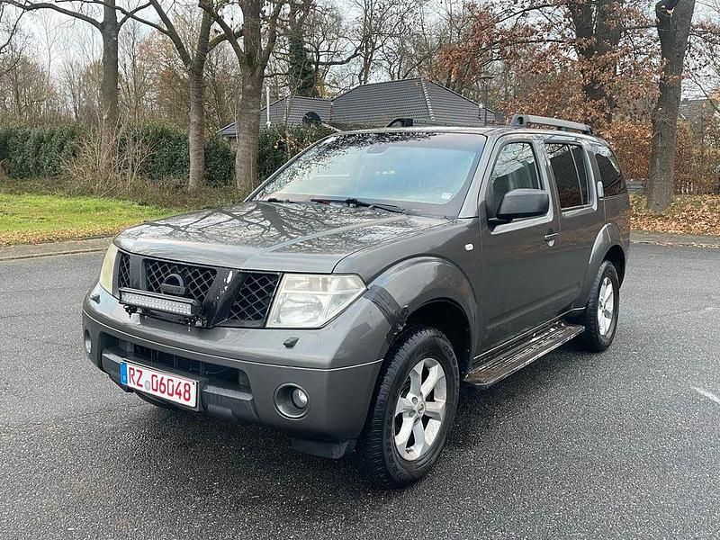 Grau Gebraucht 2005 Nissan Pathfinder SUV | 5.500 € (Etwas zu teuer) - Bild 1/4