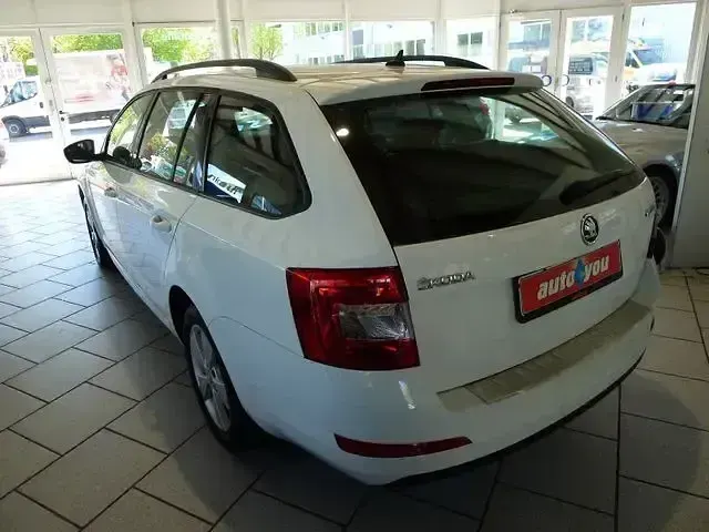 Gebraucht Skoda Octavia Elegance 105 PS (77 kW) 2013 Weiß Kombi
