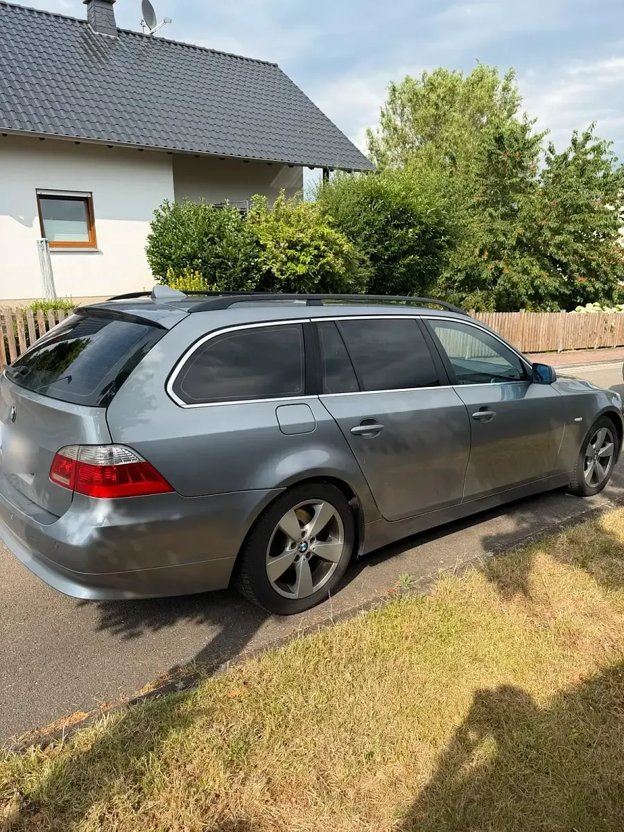 Gebraucht BMW 530 231 PS (169 kW) 2006 Silber Kombi