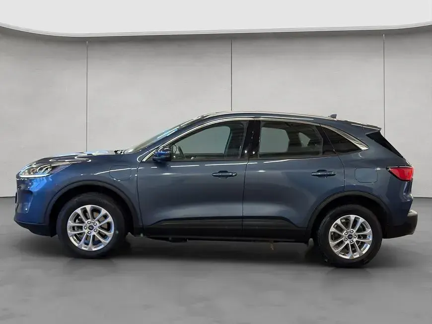 Gebraucht Ford Kuga Titanium 224 PS (164 kW) 2022 Chrome blue metallic SUV