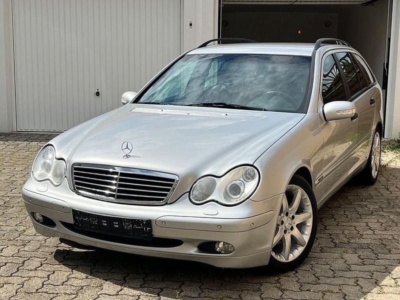 Silber Gebraucht 2003 Mercedes C320 Limousine | 4.400 € (Fairer Preis) - Bild 1/4
