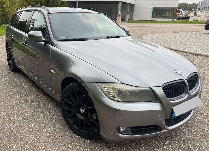 Grau Gebraucht 2012 BMW 320 Kombi | 4.500 € (Guter Preis) - Bild 1/4