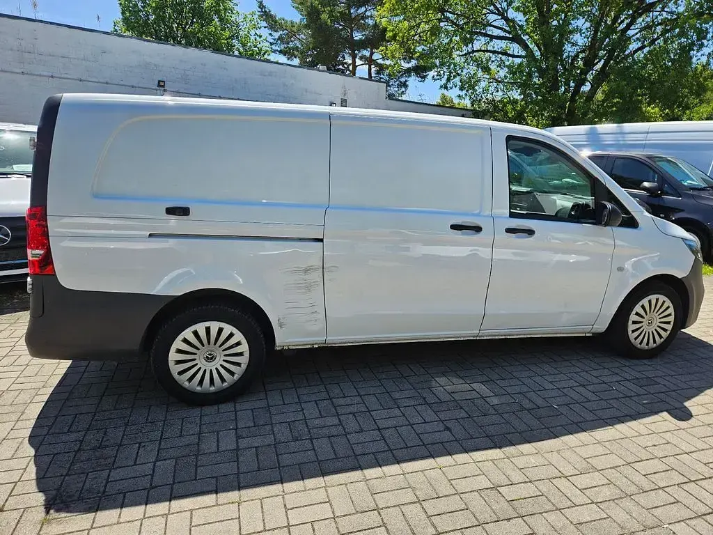 Gebraucht Mercedes Vito 163 PS (119 kW) 2024 Arktikweiss Van
