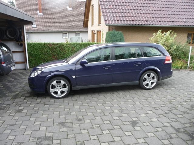 Blau Gebraucht 2007 Opel Vectra Kombi | 12.500 € - Bild 1/4