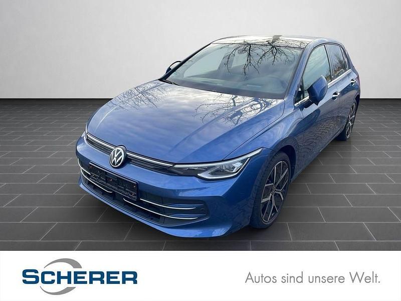Anemonenblau metallic / schwar Gebraucht 2024 VW Golf Edition Limousine | 28.600 € (Etwas zu teuer) - Bild 1/4