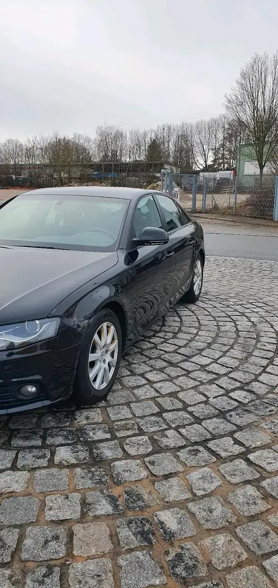 Używany Audi A4 143 KM (105 kW) 2009 Czarny Sedan/Limuzyna