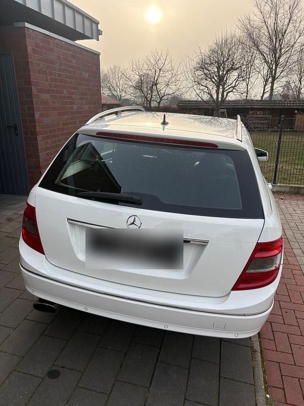 Gebraucht Mercedes C180 156 PS (114 kW) 2010 Weiß Kombi