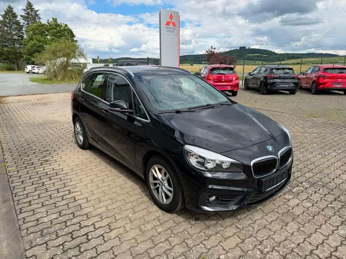 Gebraucht BMW 218 Basis 136 PS (100 kW) 2014 Schwarz Kombi