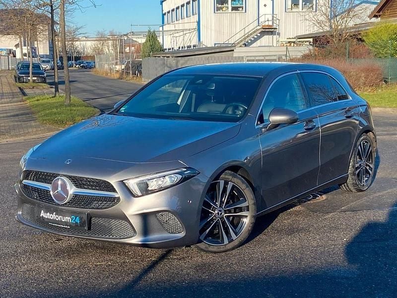 Grau Gebraucht 2018 Mercedes A200 Limousine | 20.900 € (Fairer Preis) - Bild 1/4