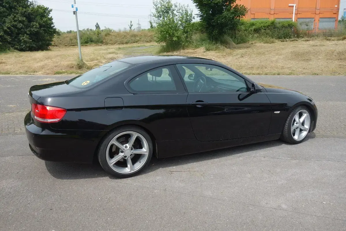 Gebraucht BMW 325 217 PS (159 kW) 2007 Schwarz Coupé
