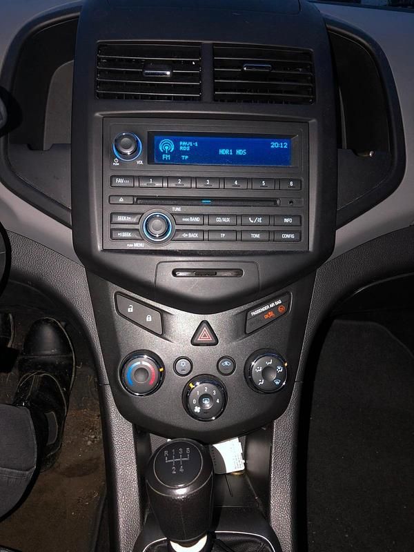 Second-hand Chevrolet Aveo 69 CP (50 kW) 2013 Alb Hatchback