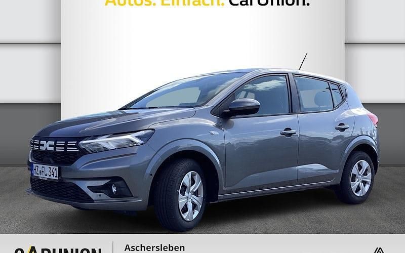 Dolomitgrau Gebraucht 2025 Dacia Sandero Expression Kleinwagen | 18.017 € (Fairer Preis) - Bild 1/4