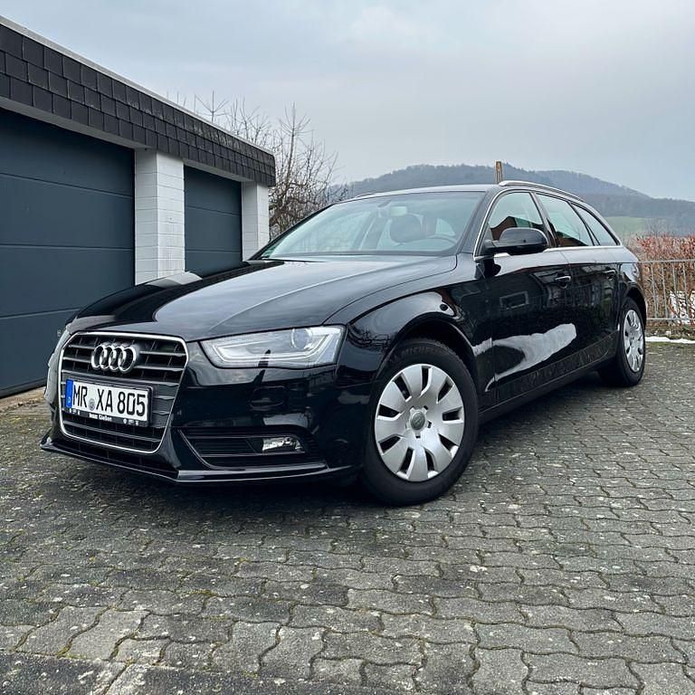 Schwarz Gebraucht 2012 Audi A4 Ambiente Kombi | 13.800 € (Teuer) - Bild 1/4