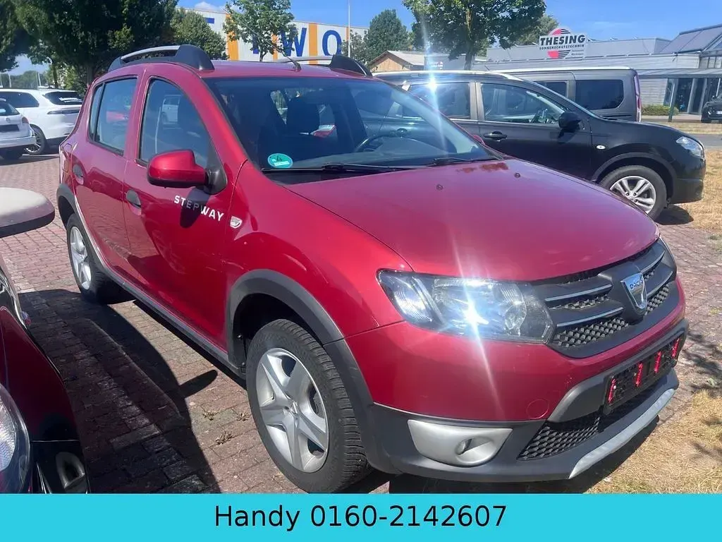 Gebraucht Dacia Sandero Prestige 90 PS (66 kW) 2016 Rot SUV