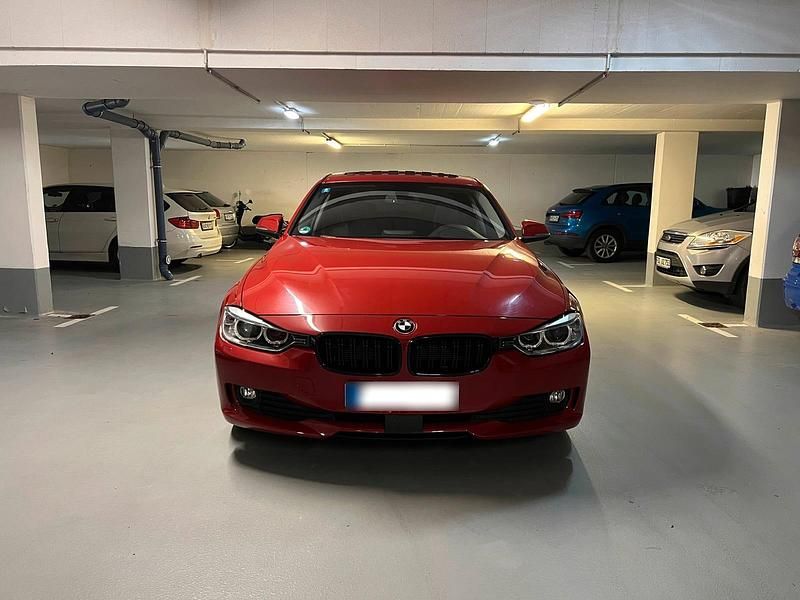 Second-hand BMW 320 163 CP (119 kW) 2012 Roșu Berlinǎ