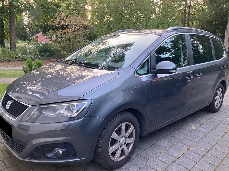 Grau Gebraucht 2011 Seat Alhambra Van / Kleinbus | 9.900 € (Guter Preis) - Bild 1/4