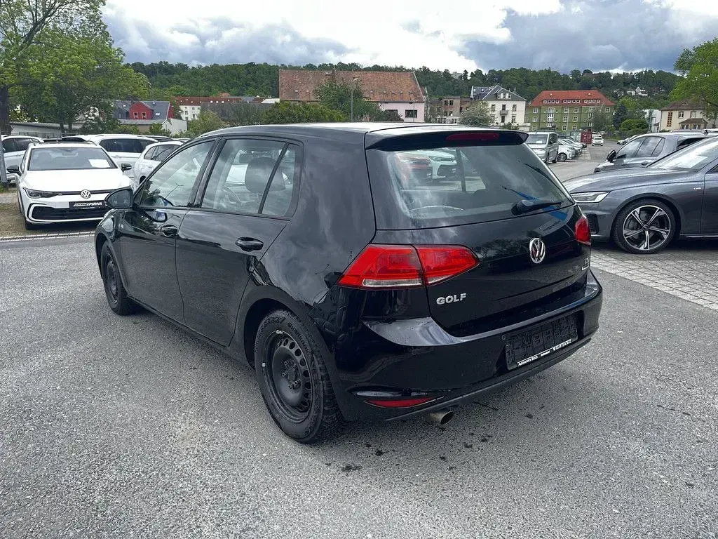 Second-hand VW Golf VII Trendline 110 CP (80 kW) 2015 Negru Berlinǎ