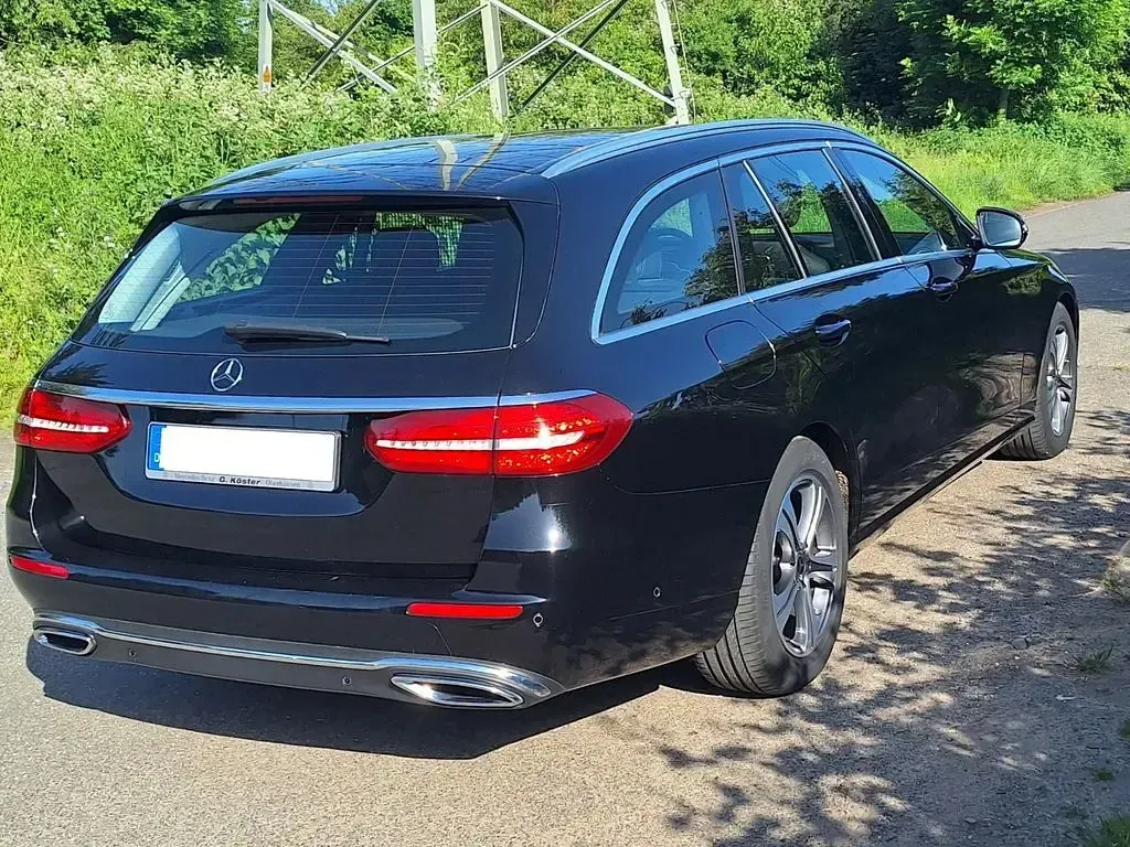 Gebraucht Mercedes E220 Avantgarde 194 PS (142 kW) 2020 Schwarz Limousine