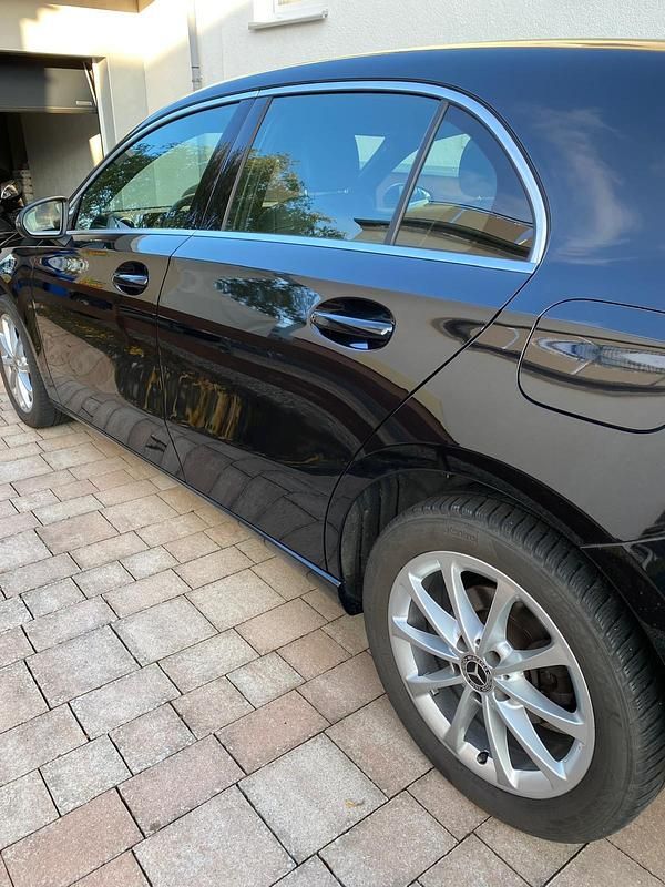 Gebraucht Mercedes A200 163 PS (119 kW) 2020 Schwarz Limousine