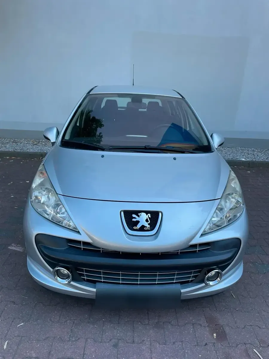 Gebraucht Peugeot 207 120 PS (88 kW) 2008 Silber Limousine