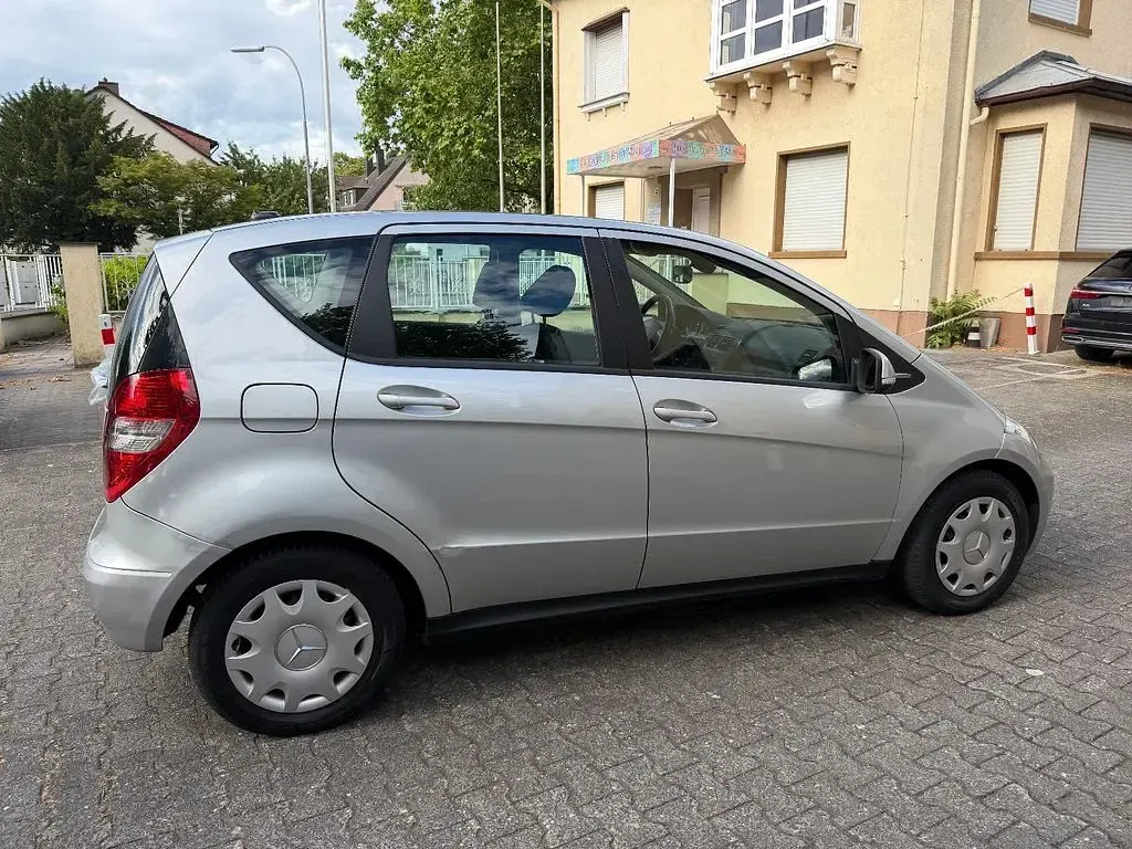 Gebraucht Mercedes A180 Elegance 116 PS (85 kW) 2011 Silber Kleinwagen