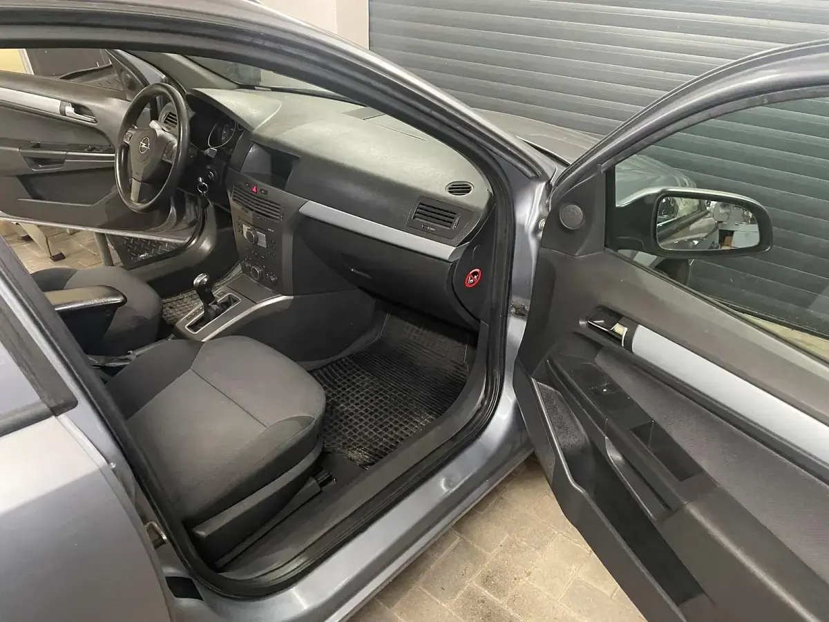 Second-hand Opel Astra 125 CP (91 kW) 2006 Gri Break