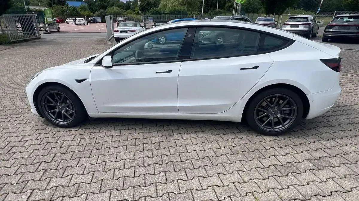Gebraucht Tesla Model 3 324 kW (441 PS) 2022 Weiß Limousine