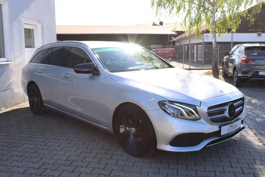 Usata Mercedes E220 194 CV (142 kW) 2017 Argento Berlina