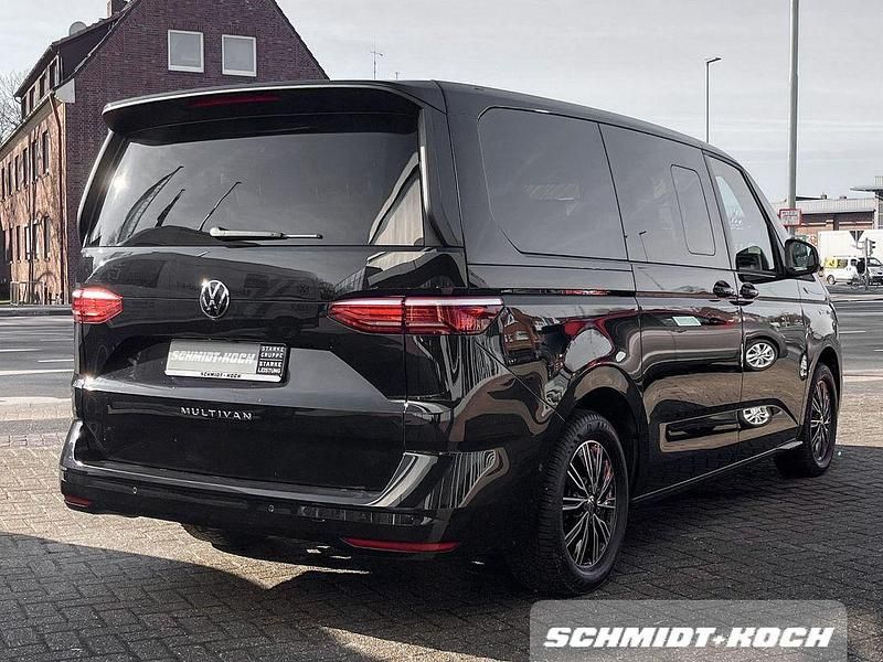 Gebraucht VW Multivan Life 150 PS (110 kW) 2025 Deep black perleffekt (schwarz) Van