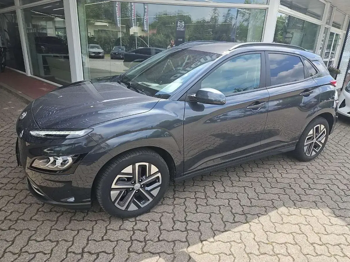 Gebraucht Hyundai Kona Trend 25 kW (35 PS) 2022 Dark knight / mic SUV