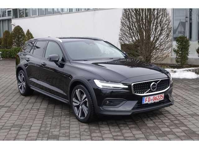 Gebraucht Volvo V60 CC 145 PS (106 kW) 2023 Kombi