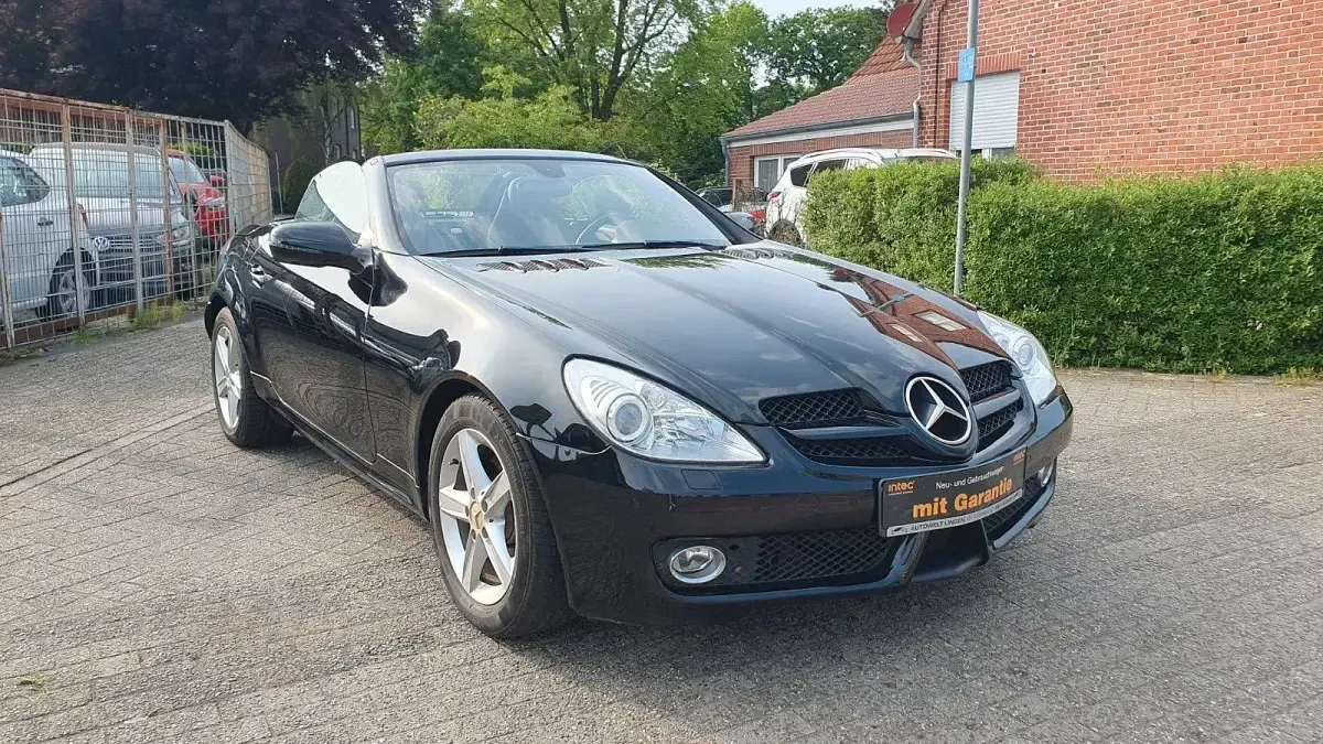 Gebraucht Mercedes SLK300 231 PS (169 kW) 2010 Schwarz Cabrio