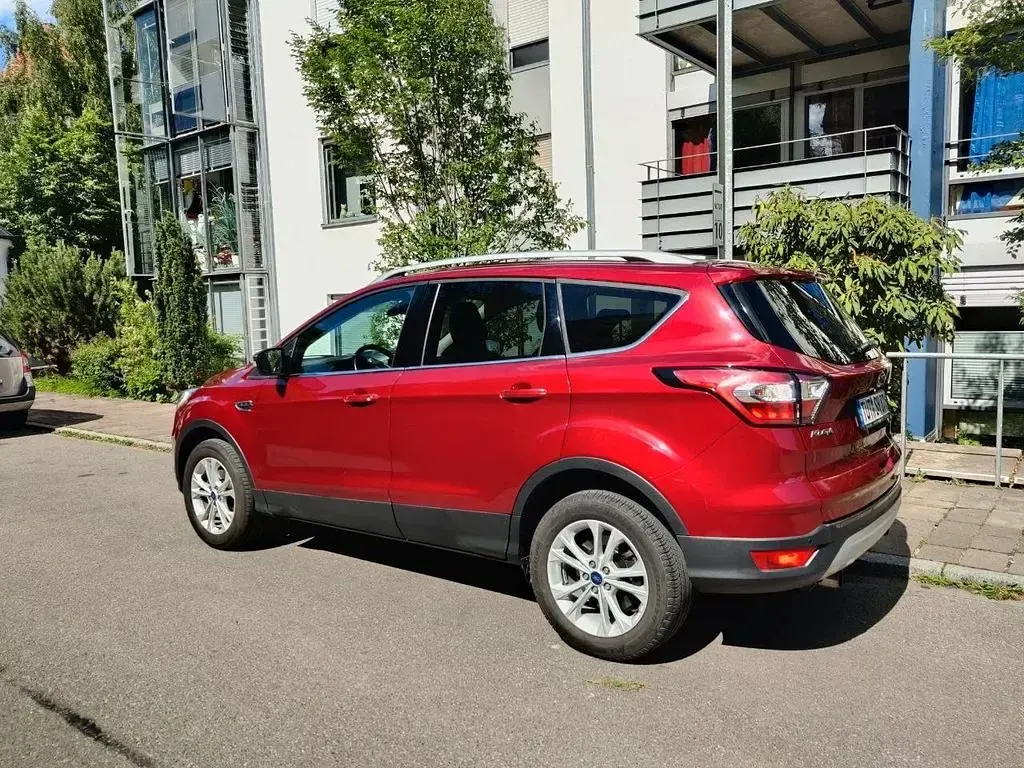 Gebraucht Ford Kuga Titanium 150 PS (110 kW) 2017 Rot SUV
